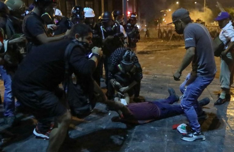Perú: un muerto dejan enfrentamientos en Lima entre manifestantes y Policía