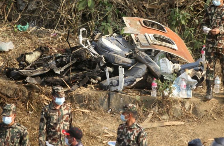 Tragedia aérea en Nepal: al menos 67 muertos tras estrellarse un avión