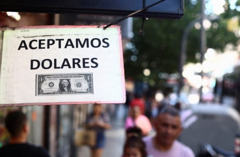 Tras histórica devaluación del peso, mercados financieros de Argentina mantienen sesgo alcista