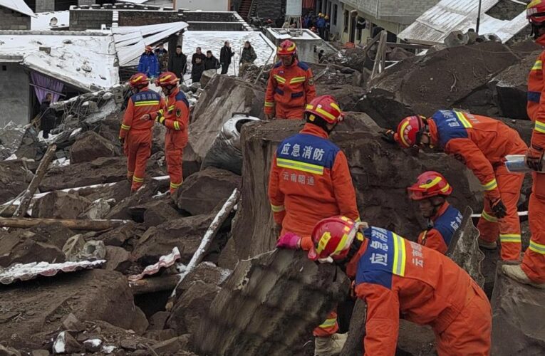 Crece a 20 el número de muertos por derrumbe que dejó 44 enterrados en China