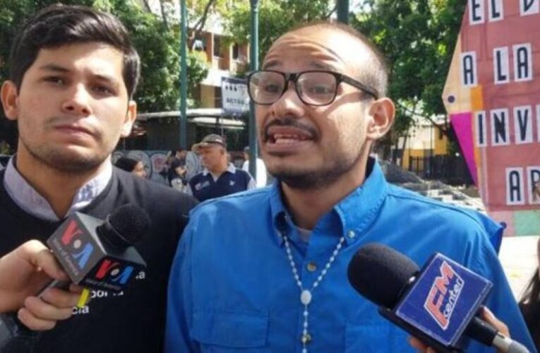 Atención: periodista Carlos Julio Rojas fue detenido por hombres vestidos de negro en Venezuela