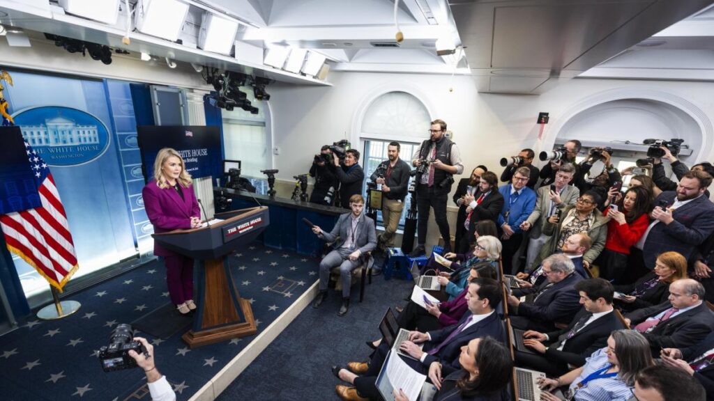 ‘Influencers’, podcasters y nuevos medios tendrán un lugar en la sala de prensa de la Casa Blanca