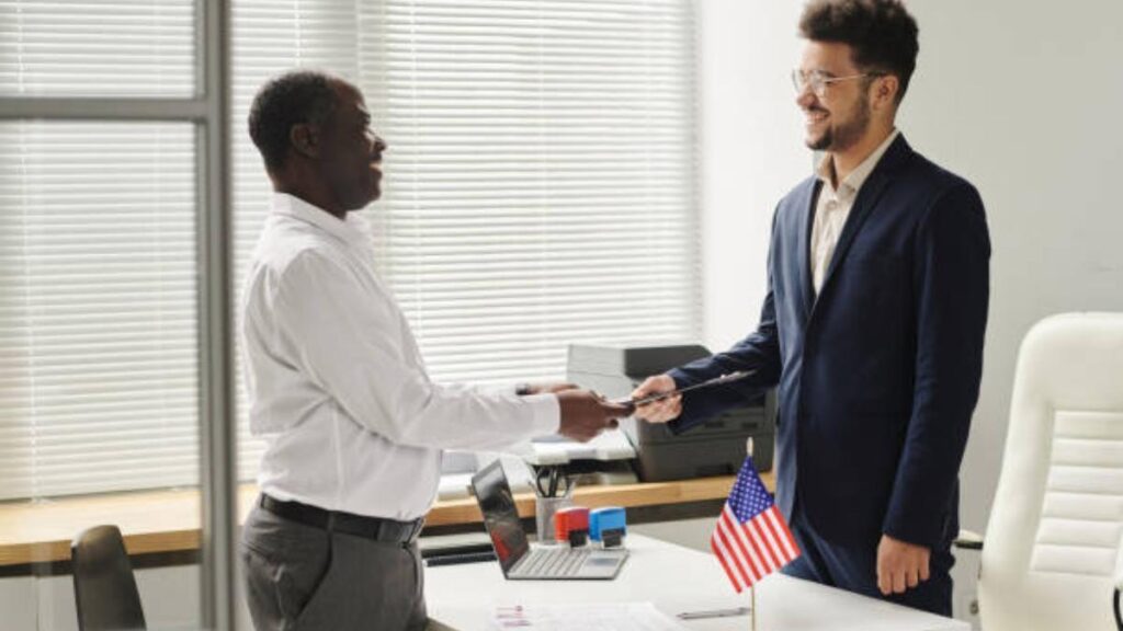 ¿Cuál es la forma más rápida de conseguir la visa de trabajo en Estados Unidos, según ChatGPT?