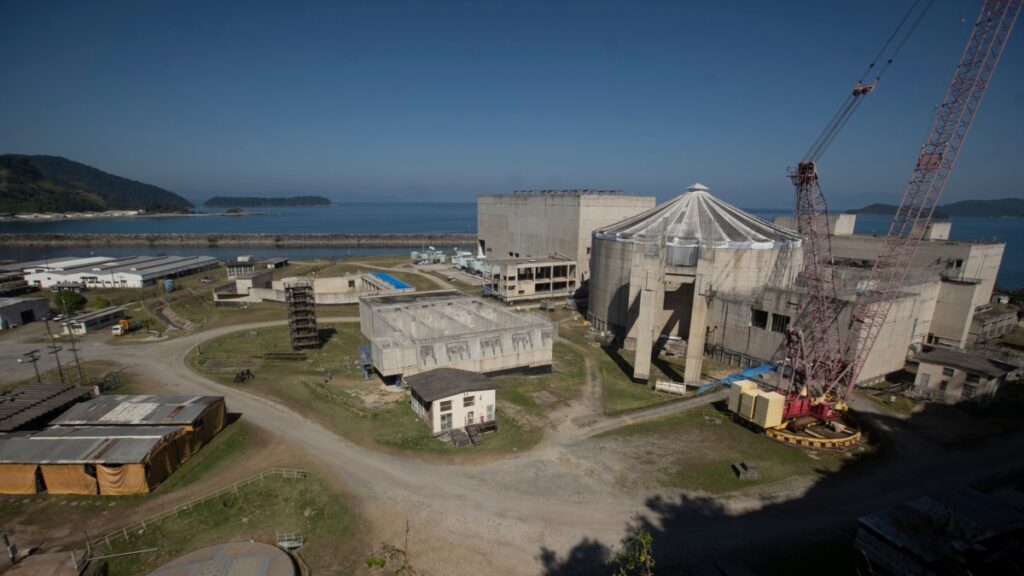 Gobierno brasileño dividido sobre multimillonaria construcción de una central nuclear