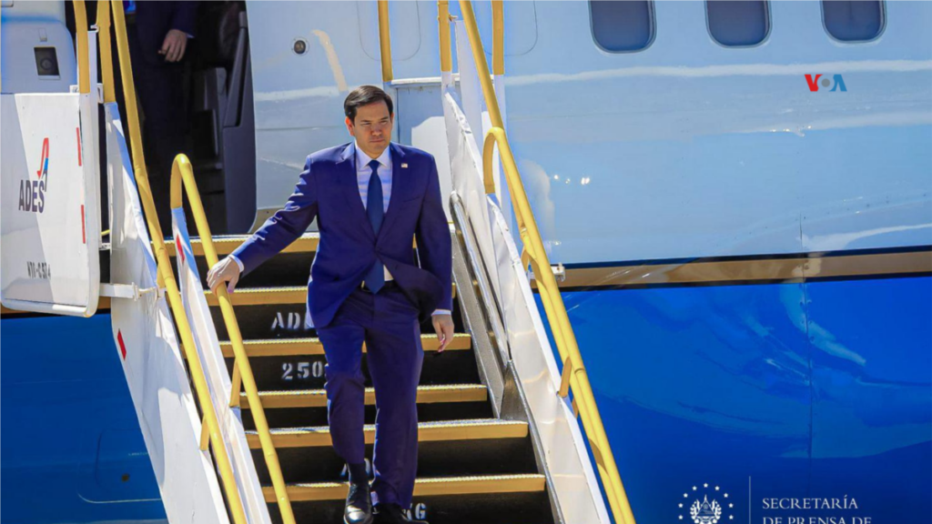 Rubio llega a El Salvador para reunirse con Bukele en segunda parada de gira latinoamericana