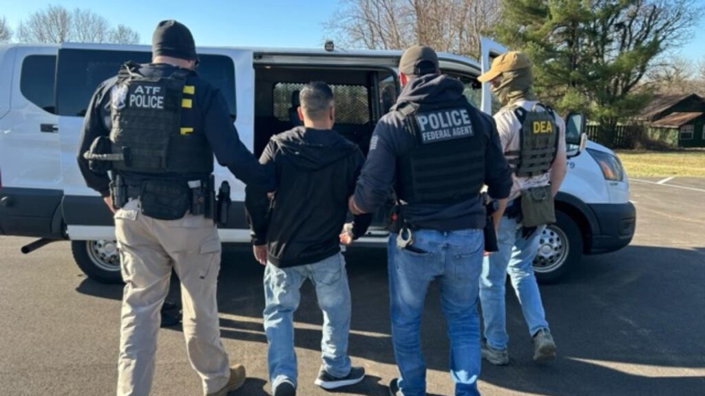 Las ciudades de Estados Unidos más propensas a sufrir redadas de ICE, según ChatGPT