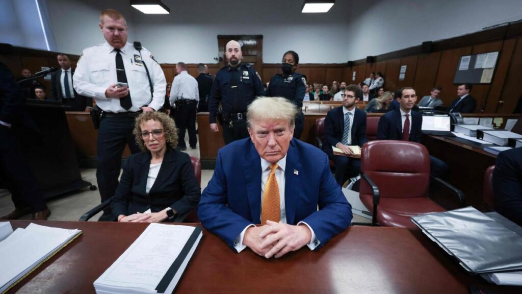 Corte federal anula orden de Donald Trump contra prestigioso despacho legal