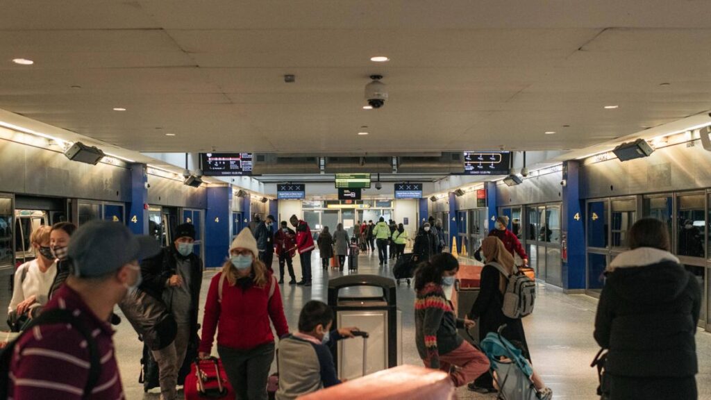 Adiós a quitarse los zapatos en los aeropuertos de Estados Unidos: esto dice la nueva norma
