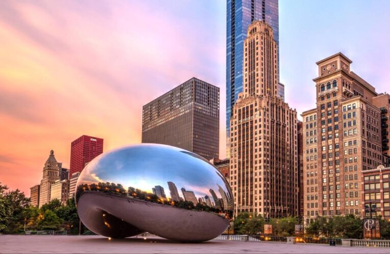Alcalde de Chicago desafía a Donald Trump y prohíbe a todas las autoridades de la ciudad cooperar con militares ante amenaza de despliegue federal