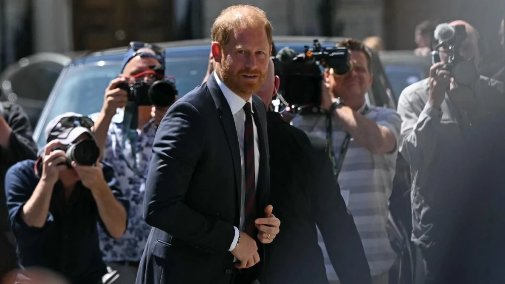 El príncipe Enrique y el cantante Elton John perdieron su demanda por vulneración de su vida privada contra el Daily Mail